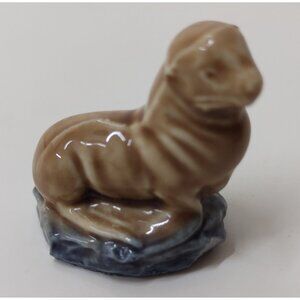 Wade Whimsies Red Rose Tea Seal Mini Figurine England Vintage Ceramic